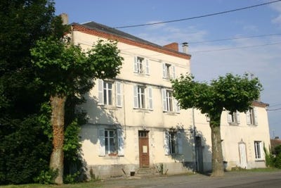 /international/fr/22-bis-rue-de-8-mai-1945-mai-1945-oradour-sur-vayres-limousin-310100016356/