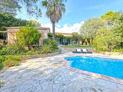 /international/fr/roquefort-les-pins-hh-15535579-roquefort-les-pins-provence-alpes-cote-d-azur-310100957391/