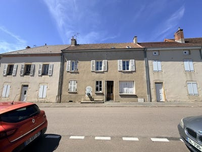 /international/fr/semur-en-brionnais-burgundy-310108316908/