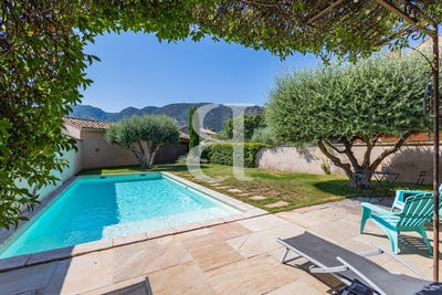 /international/fr/maubec-provence-alpes-cote-d-azur-310119798382/