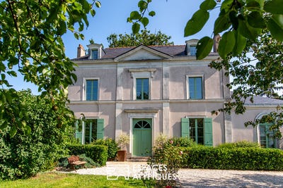 /international/fr/soulaire-et-bourg-pays-de-la-loire-310101353740/