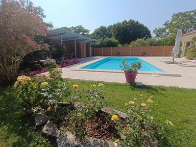 /international/fr/coutras-aquitaine-310108088257/