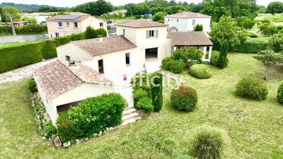 /international/fr/uzes-languedoc-roussillon-310100170645/