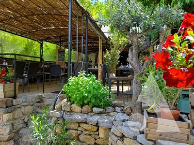 /international/fr/entrecasteaux-provence-alpes-cote-d-azur-310100701635/
