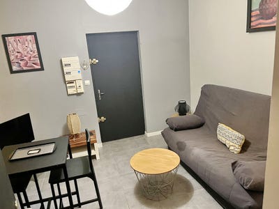 /international/fr/pezenas-languedoc-roussillon-310107640541/