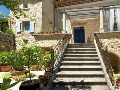 /international/fr/barjac-languedoc-roussillon-310101061058/?lang=en