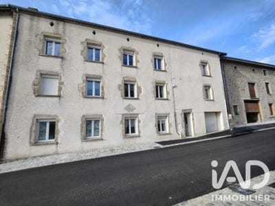 /international/fr/saint-julien-molhesabate-auvergne-310108893494/