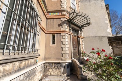 /international/fr/arles-languedoc-roussillon-310107648197/
