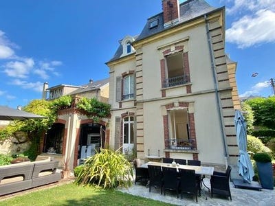 /international/fr/mantes-la-jolie-ile-de-france-310100184695/