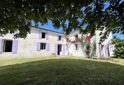 /international/fr/saintes-charente-310108866822/?lang=id