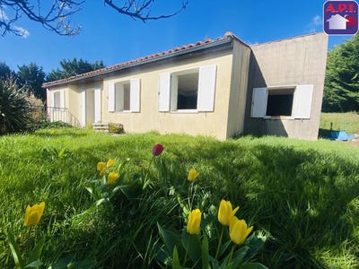 /international/fr/carla-bayle-midi-pyrenees-310106808813/