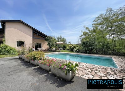 /international/fr/cailloux-sur-fontaines-rhone-310105718263/