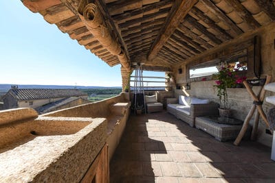 /international/fr/uzes-languedoc-roussillon-310100708028/