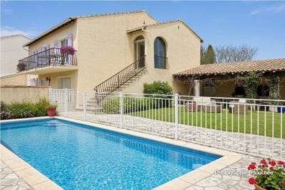 /international/fr/arles-languedoc-roussillon-310106973323/