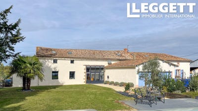 /international/fr/faye-l-abbesse-charente-310108893592/