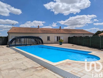 /international/fr/thouars-charente-120093098989/