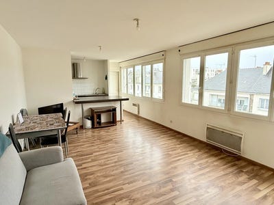 /international/fr/saint-nazaire-languedoc-roussillon-310107068271/