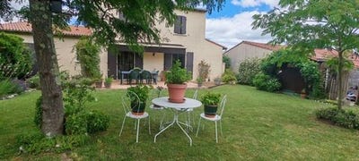 /international/fr/saintes-charente-310108566146/?lang=th