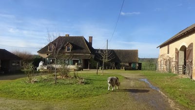/international/fr/perrecy-les-forges-burgundy-310105626310/