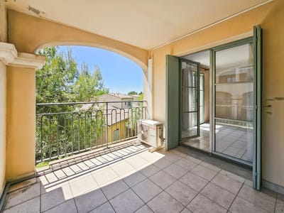 /international/fr/uzes-languedoc-roussillon-310108276137/