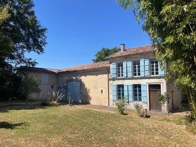 /international/fr/barbezieux-saint-hilaire-charente-310100993166/