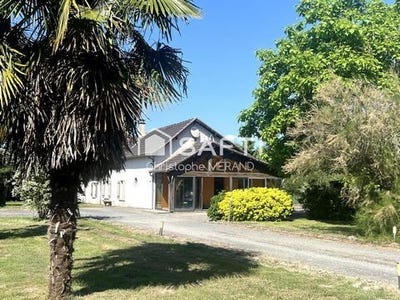 /international/fr/les-ormes-charente-310105306521/