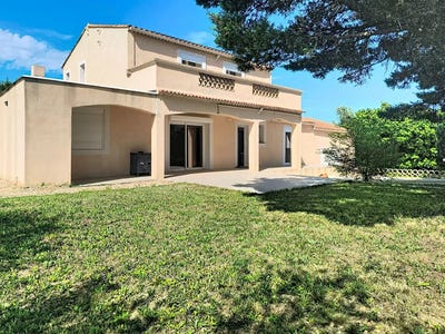 /international/fr/domazan-languedoc-roussillon-310108704380/