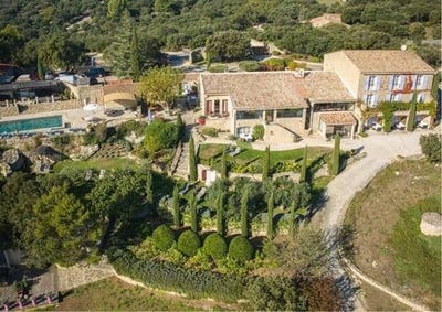 /international/fr/gordes-provence-alpes-cote-d-azur-310105682351/