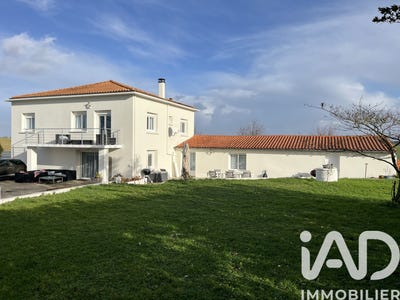 /international/fr/saint-romain-de-benet-charente-310106163943/