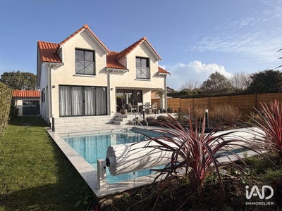/international/fr/pornic-pays-de-la-loire-310108420531/