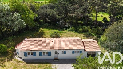 /international/fr/l-aiguillon-sur-vie-pays-de-la-loire-310107269293/