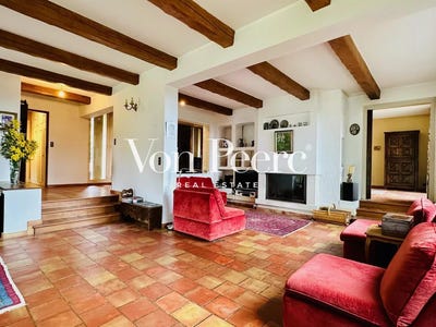 /international/fr/villeneuve-les-avignon-languedoc-roussillon-310100608735/