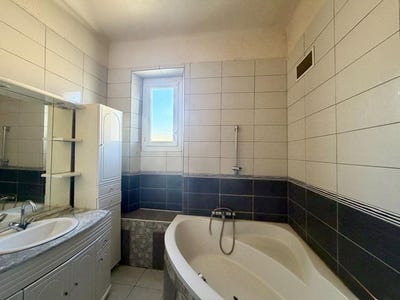 /international/fr/saint-ambroix-languedoc-roussillon-310108526686/