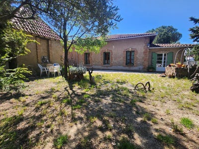 /international/fr/roujan-languedoc-roussillon-310099890478/?lang=en