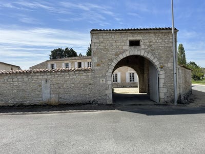 /international/fr/saint-romain-de-benet-charente-310107026055/