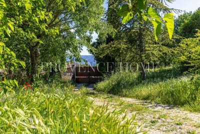 /international/fr/cabrieres-d-avignon-provence-alpes-cote-d-azur-310108943005/