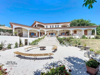 /international/fr/laroque-timbaut-aquitaine-310107412248/