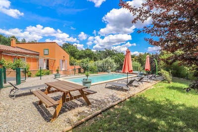 /international/fr/la-verdiere-provence-alpes-cote-d-azur-310100115718/?lang=id