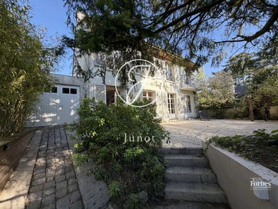 /international/fr/versailles-ile-de-france-310107647957/