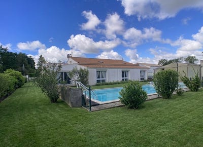 /international/fr/saint-maixent-sur-vie-pays-de-la-loire-310108157472/