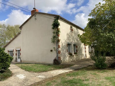 /international/fr/mouilleron-en-pareds-pays-de-la-loire-120088753166/