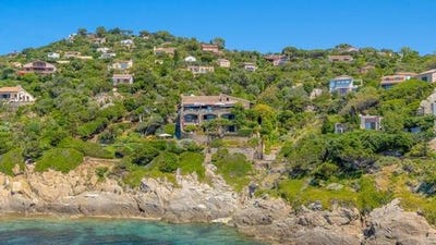 /international/fr/ile-du-levant-provence-alpes-cote-d-azur-310109116508/?lang=th