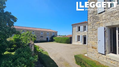 /international/fr/sainte-hermine-pays-de-la-loire-310100169238/