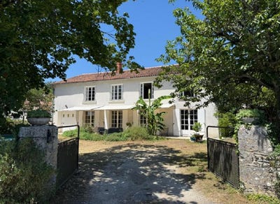 /international/fr/nanteuil-en-vallee-charente-310108921717/