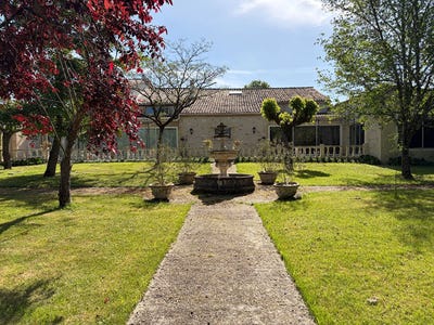 /international/fr/montpeyroux-aquitaine-310108264954/