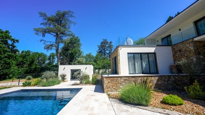 /international/fr/charbonnieres-les-bains-rhone-310100484798/