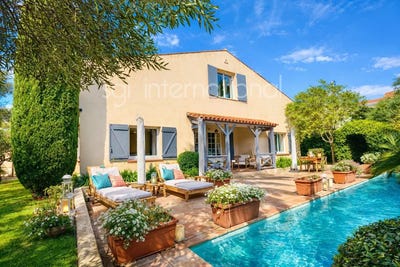 /international/fr/saint-tropez-provence-alpes-cote-d-azur-310099656924/