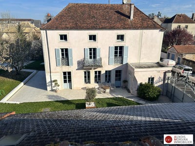 /international/fr/semur-en-auxois-burgundy-310108264867/