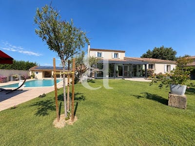 /international/fr/robion-provence-alpes-cote-d-azur-310119772272/