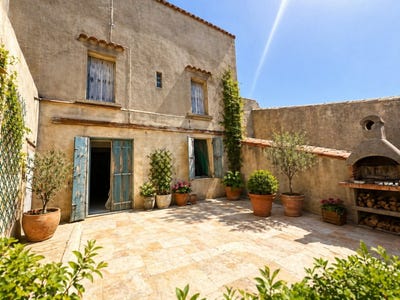 /international/fr/azille-languedoc-roussillon-310108180252/